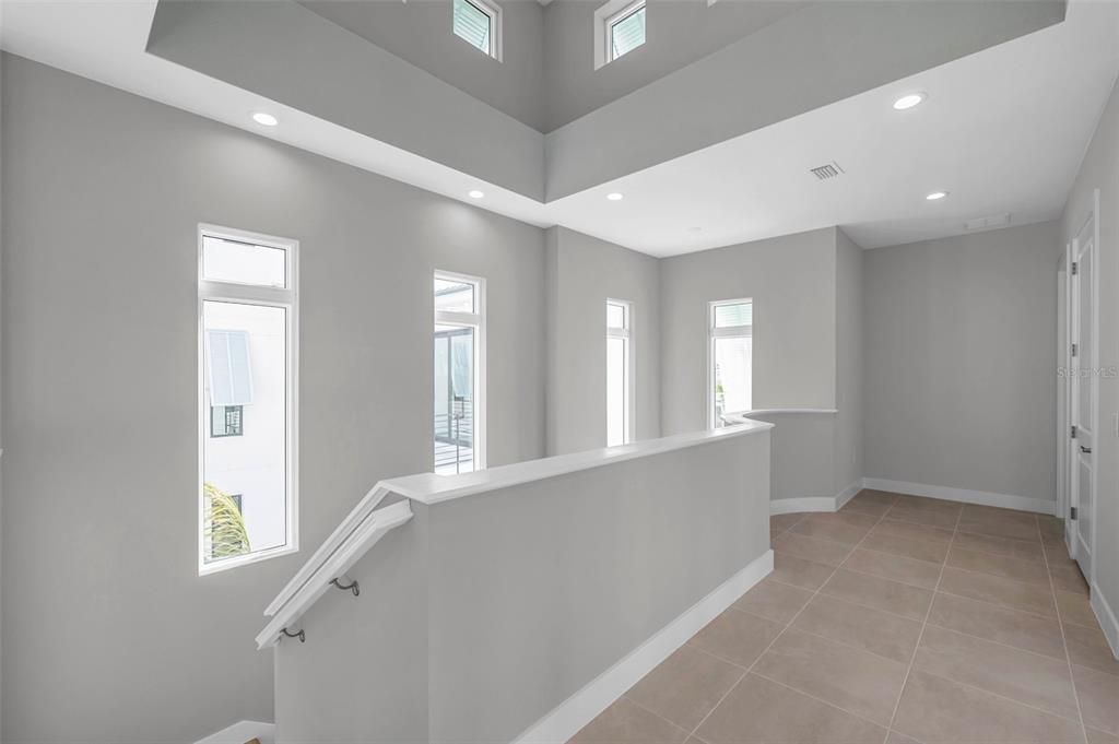 出租: $12,500 (4 贝兹, 4 浴室, 4041 平方英尺)