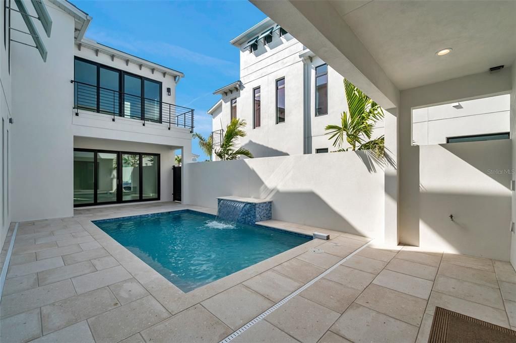 出租: $12,500 (4 贝兹, 4 浴室, 4041 平方英尺)