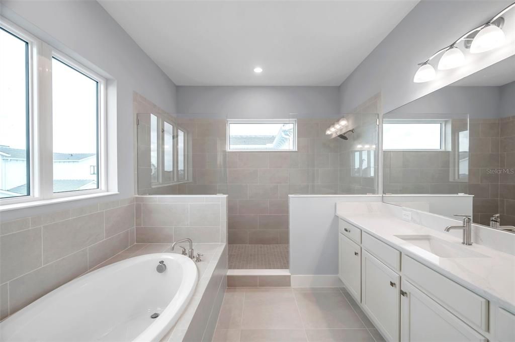 出租: $12,500 (4 贝兹, 4 浴室, 4041 平方英尺)