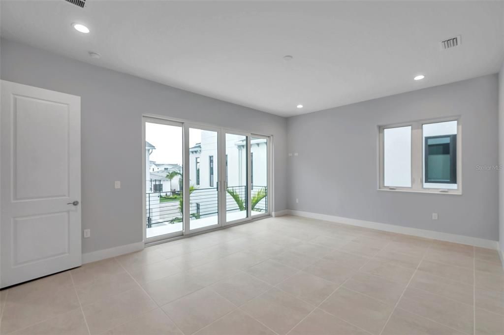 出租: $12,500 (4 贝兹, 4 浴室, 4041 平方英尺)