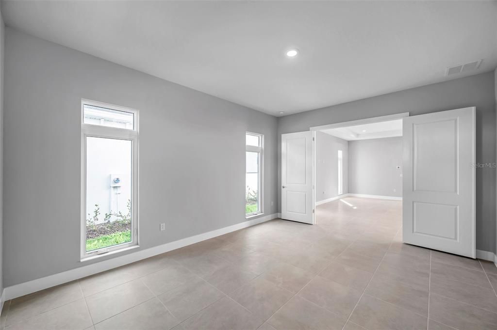 出租: $12,500 (4 贝兹, 4 浴室, 4041 平方英尺)