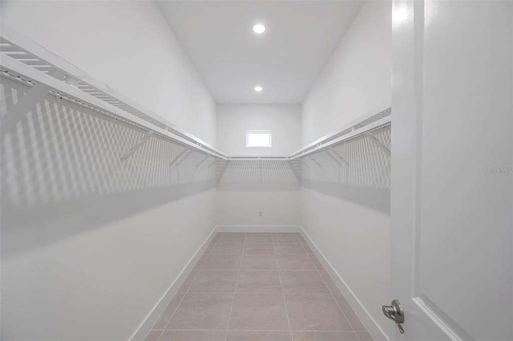 出租: $12,500 (4 贝兹, 4 浴室, 4041 平方英尺)