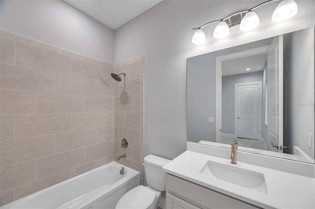 出租: $12,500 (4 贝兹, 4 浴室, 4041 平方英尺)