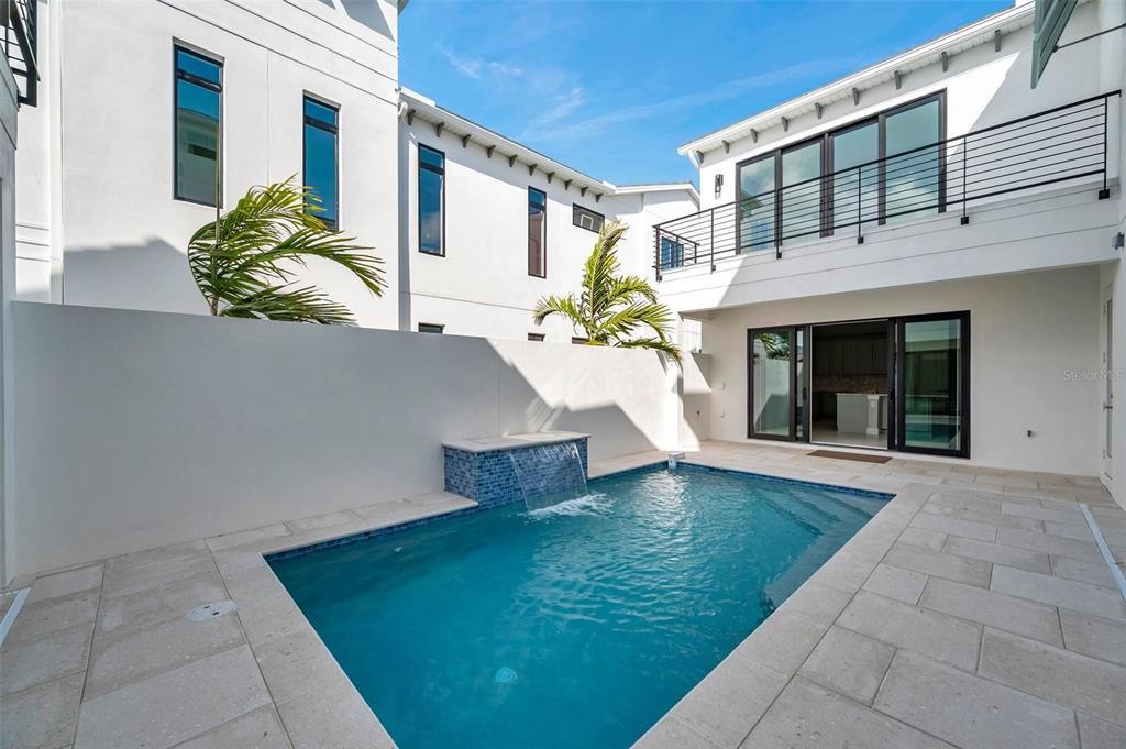 出租: $12,500 (4 贝兹, 4 浴室, 4041 平方英尺)