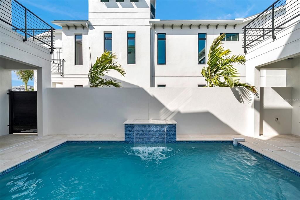 出租: $12,500 (4 贝兹, 4 浴室, 4041 平方英尺)