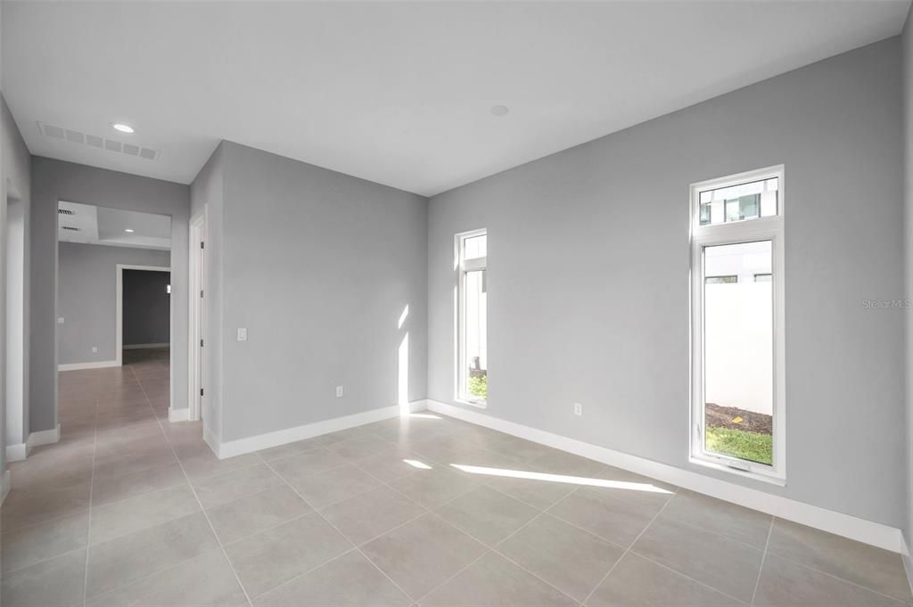 出租: $12,500 (4 贝兹, 4 浴室, 4041 平方英尺)