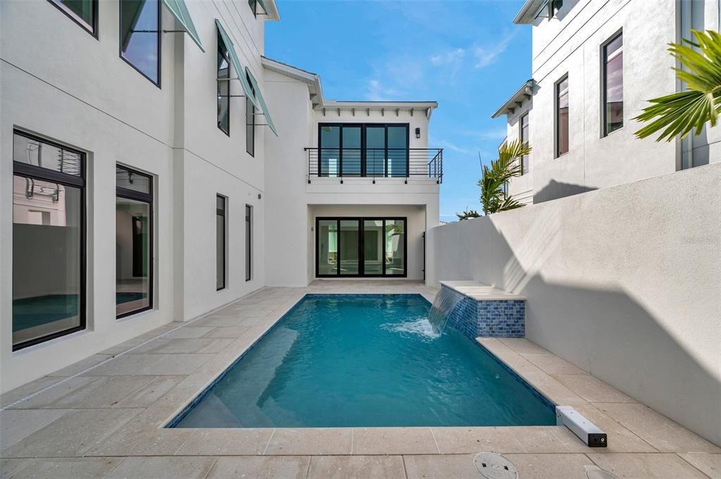 出租: $12,500 (4 贝兹, 4 浴室, 4041 平方英尺)