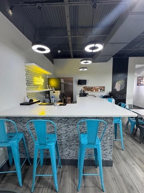 En Venta: $265,000 (0 camas, 0 baños, 1408 Pies cuadrados)