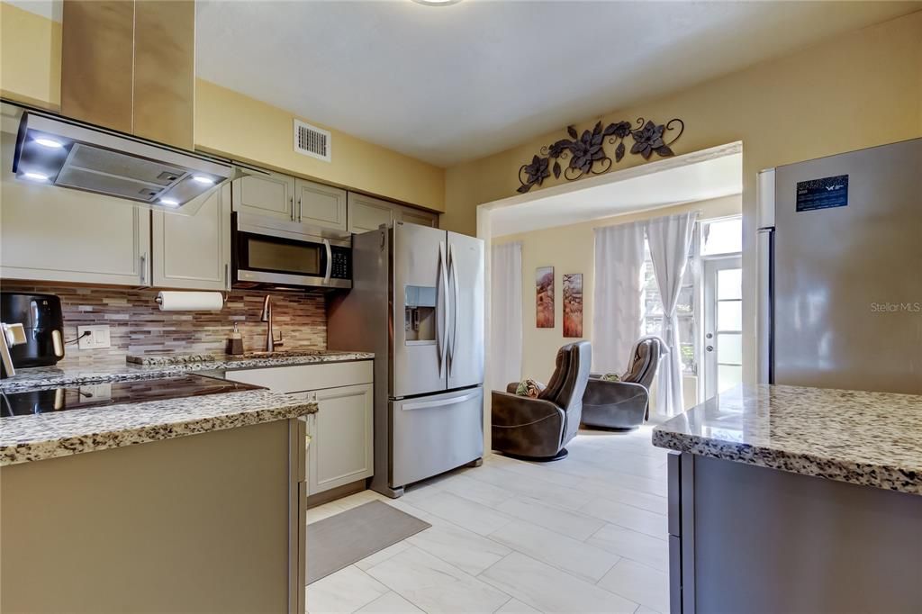 For Sale: $158,800 (2 beds, 2 baths, 1051 Square Feet)