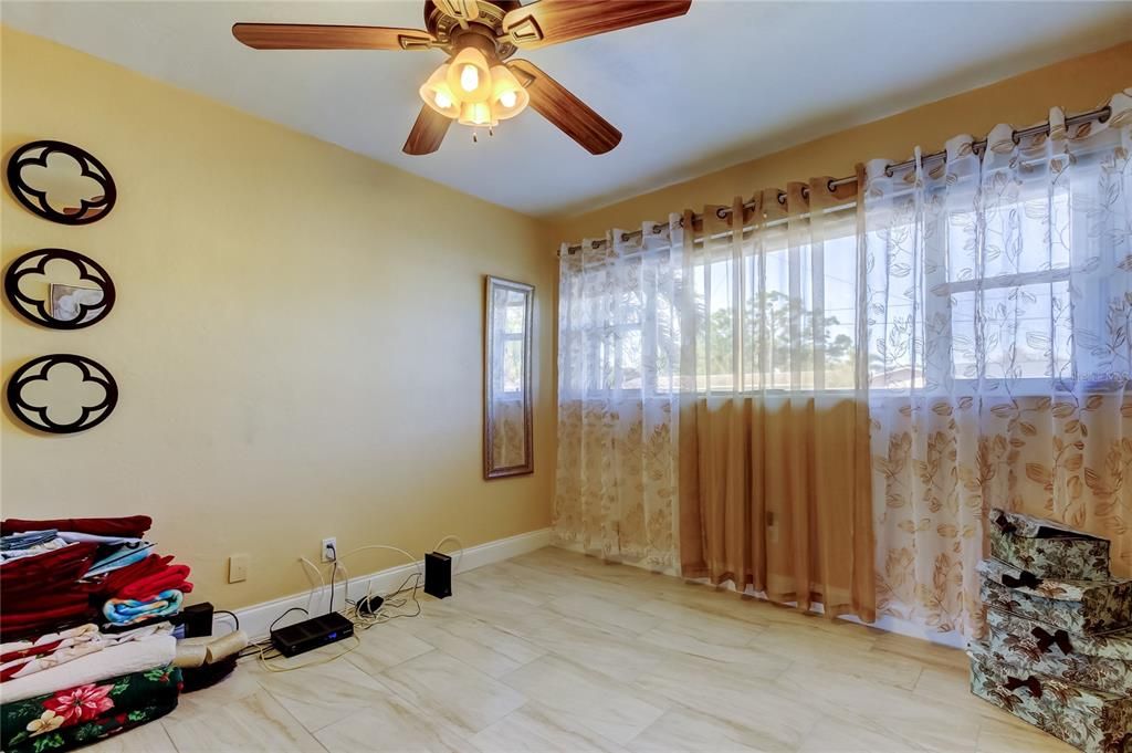 For Sale: $158,800 (2 beds, 2 baths, 1051 Square Feet)