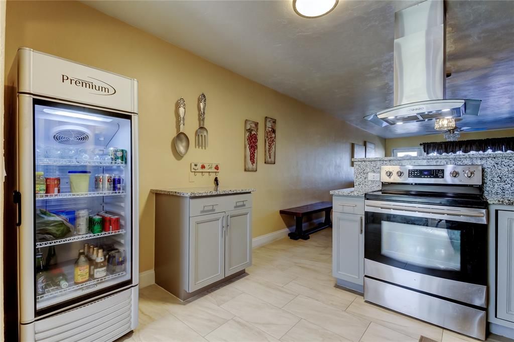 For Sale: $158,800 (2 beds, 2 baths, 1051 Square Feet)