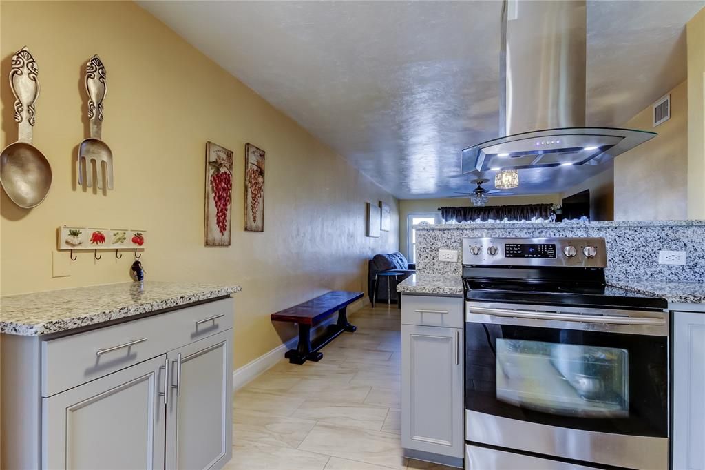 For Sale: $158,800 (2 beds, 2 baths, 1051 Square Feet)