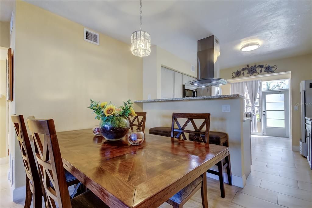 For Sale: $158,800 (2 beds, 2 baths, 1051 Square Feet)