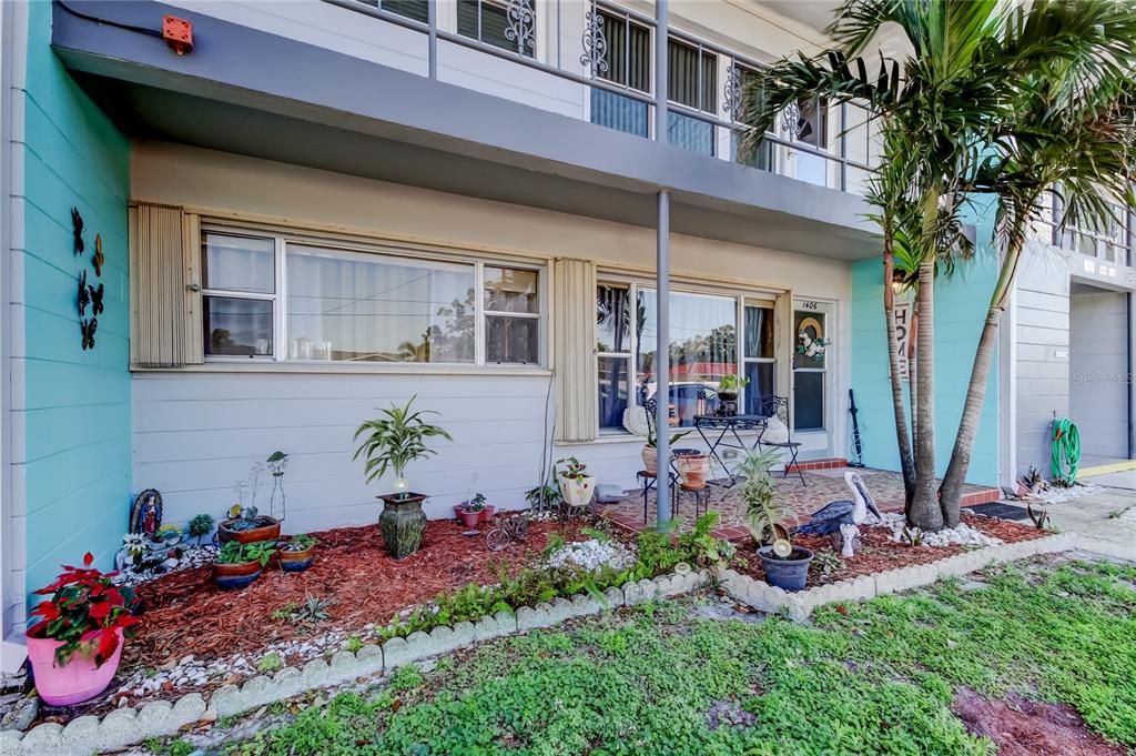 For Sale: $158,800 (2 beds, 2 baths, 1051 Square Feet)