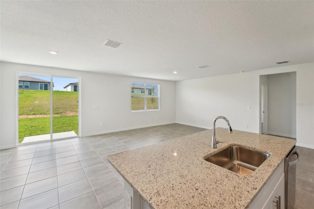 待售: $282,810 (4 贝兹, 2 浴室, 1840 平方英尺)