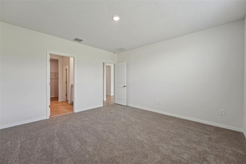 待售: $282,810 (4 贝兹, 2 浴室, 1840 平方英尺)