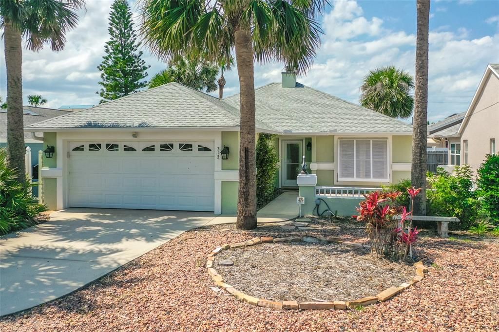 Recently Sold: $589,000 (2 beds, 2 baths, 1385 Square Feet)