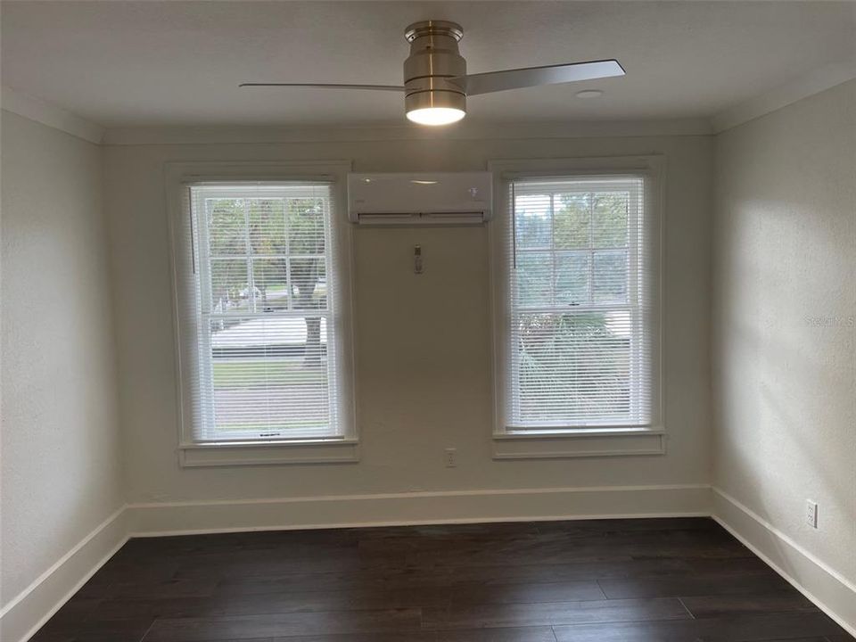 For Rent: $1,095 (0 beds, 1 baths, 300 Square Feet)