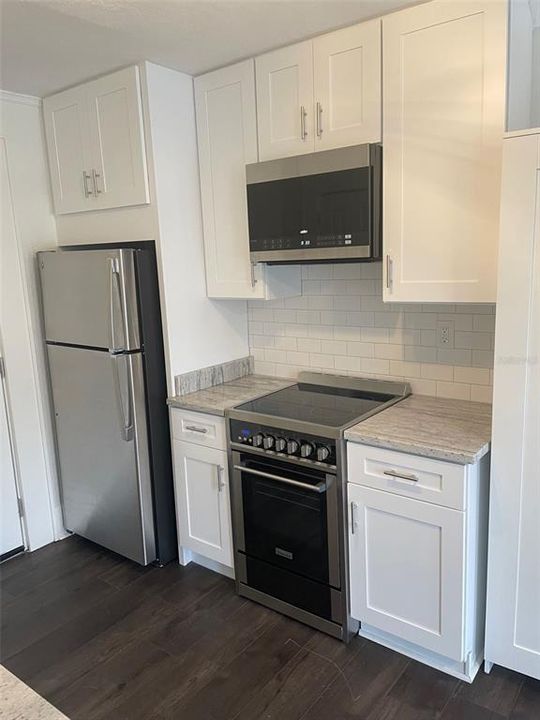 For Rent: $1,095 (0 beds, 1 baths, 300 Square Feet)