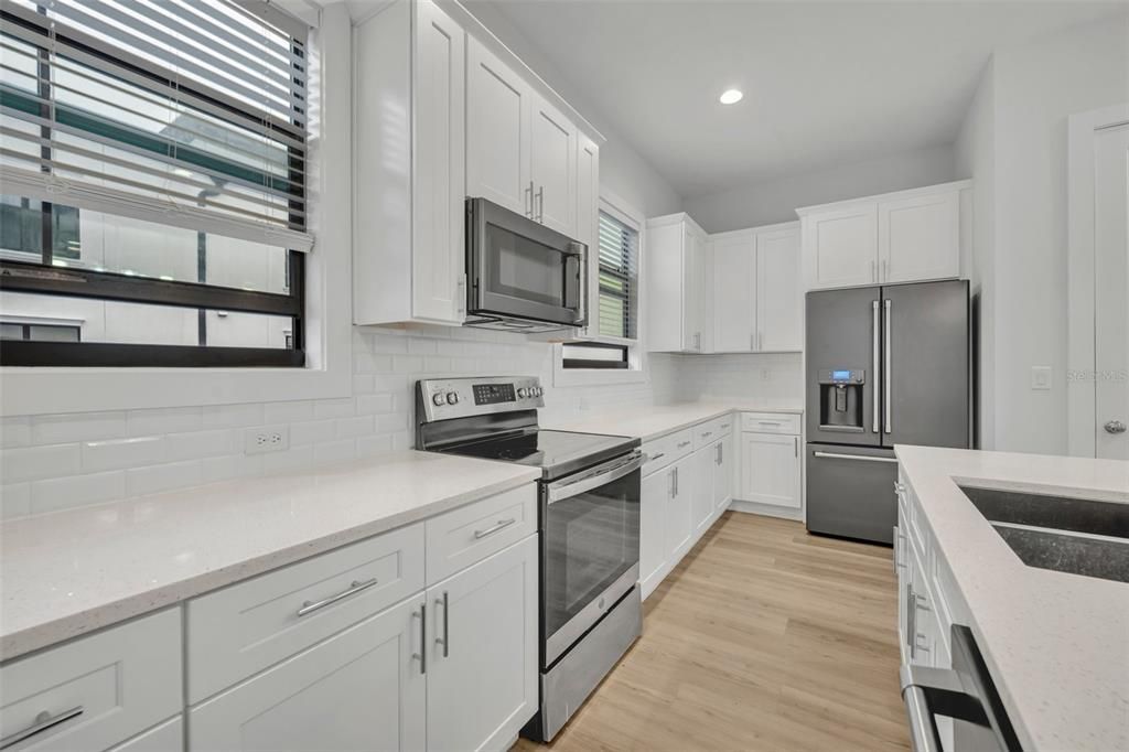 For Rent: $3,400 (3 beds, 3 baths, 2127 Square Feet)