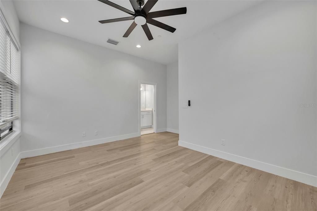 For Rent: $3,400 (3 beds, 3 baths, 2127 Square Feet)
