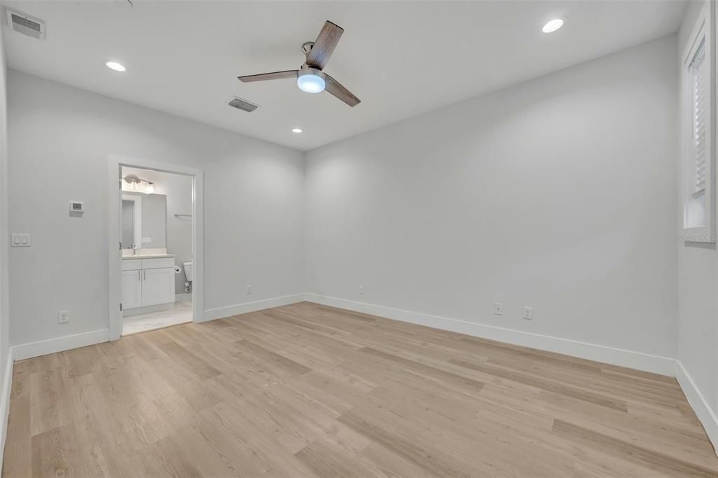 For Rent: $3,400 (3 beds, 3 baths, 2127 Square Feet)