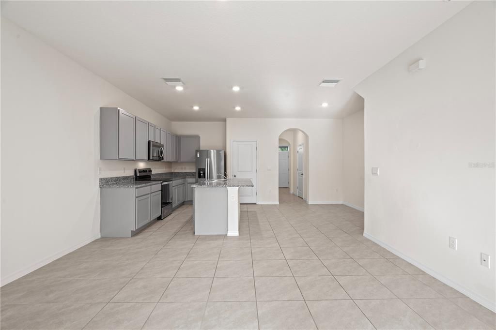 For Rent: $2,200 (3 beds, 2 baths, 1673 Square Feet)