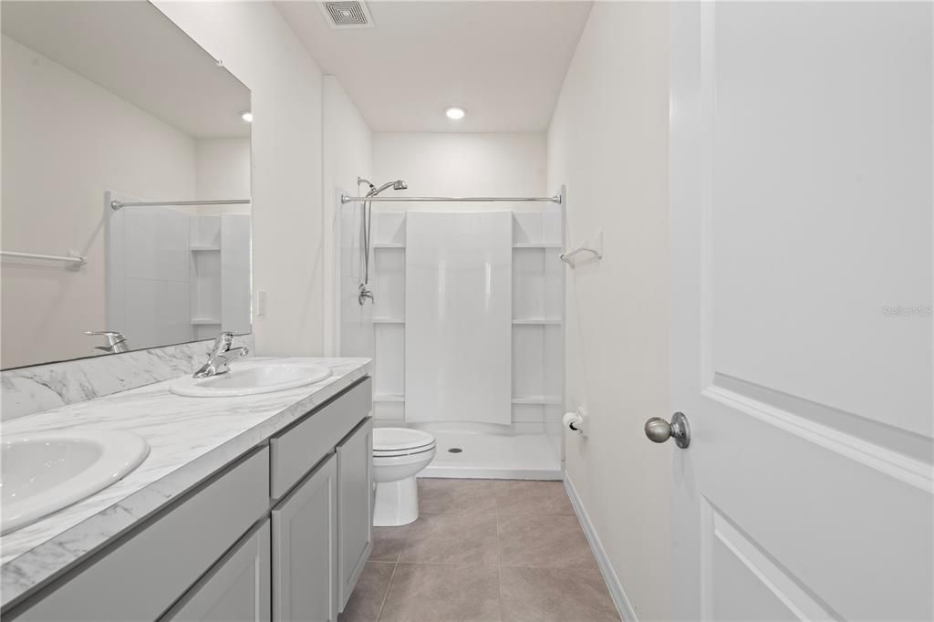 For Rent: $2,200 (3 beds, 2 baths, 1673 Square Feet)
