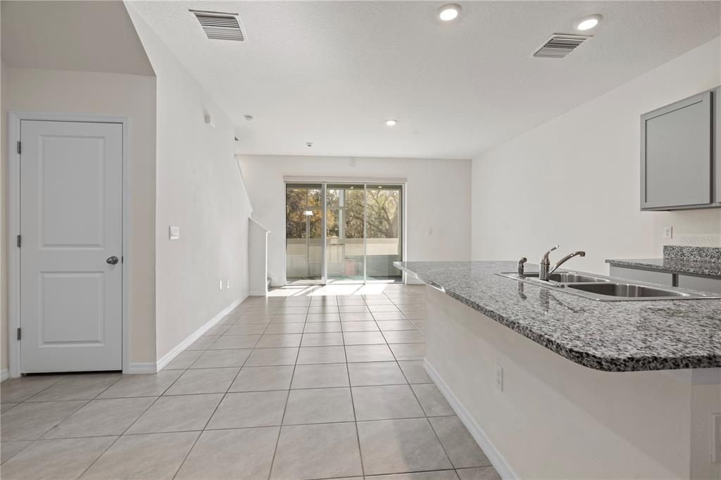 For Rent: $2,200 (3 beds, 2 baths, 1673 Square Feet)