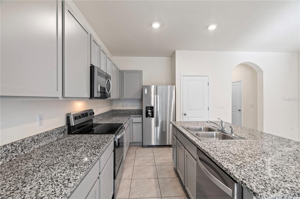For Rent: $2,200 (3 beds, 2 baths, 1673 Square Feet)