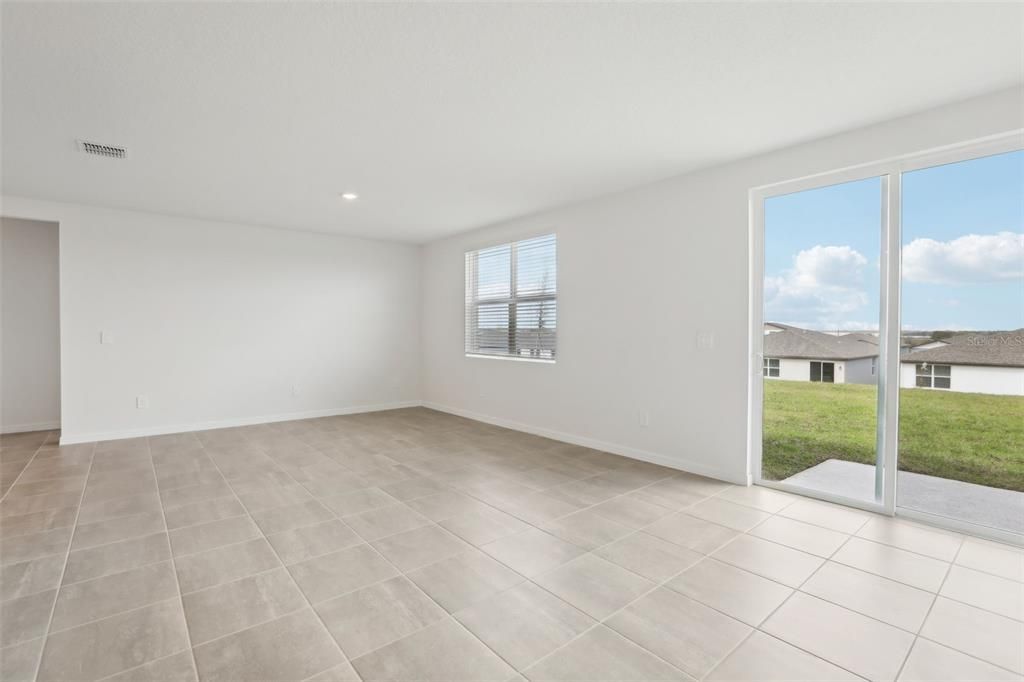 На продажу: $310,710 (4 спален, 2 ванн, 1840 Квадратных фут)