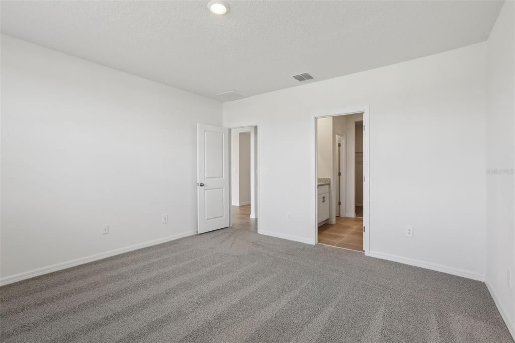 На продажу: $310,710 (4 спален, 2 ванн, 1840 Квадратных фут)