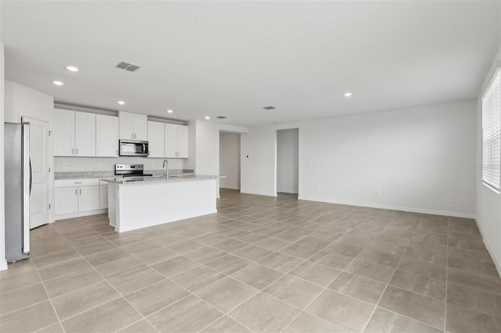 На продажу: $310,710 (4 спален, 2 ванн, 1840 Квадратных фут)