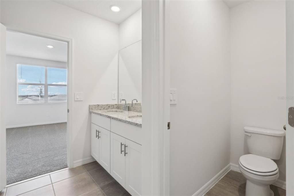 На продажу: $310,710 (4 спален, 2 ванн, 1840 Квадратных фут)