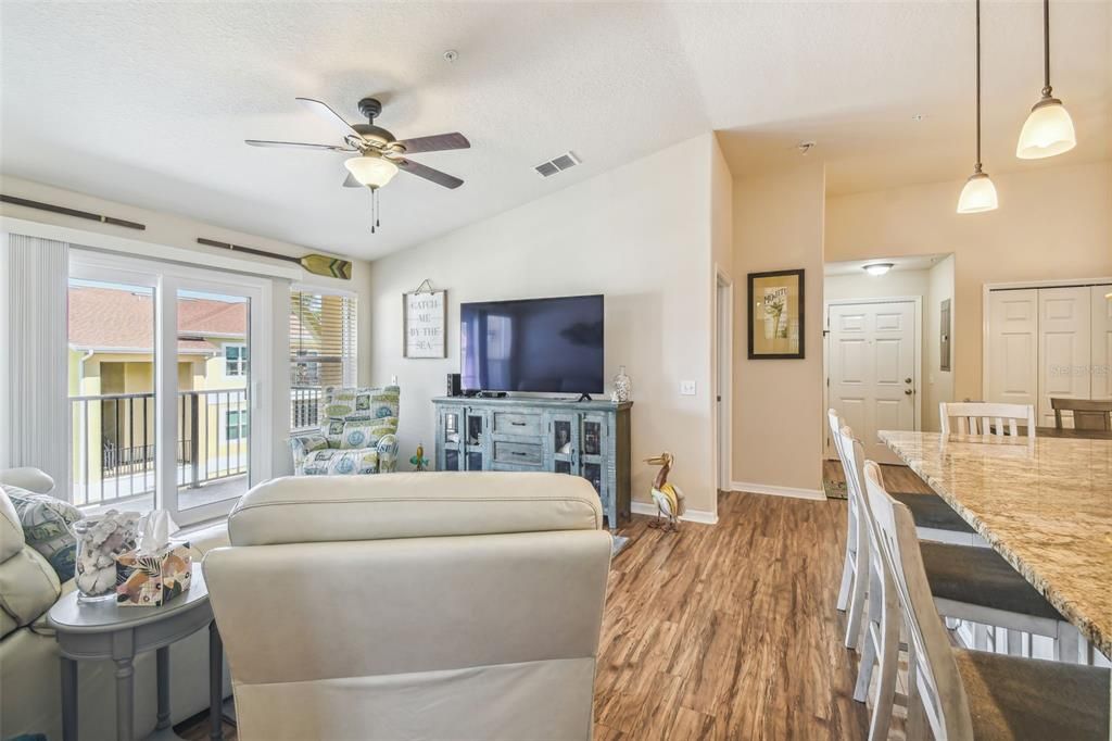 For Sale: $262,900 (3 beds, 2 baths, 1228 Square Feet)