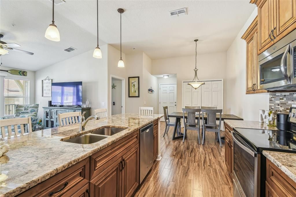 For Sale: $262,900 (3 beds, 2 baths, 1228 Square Feet)