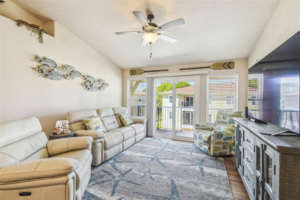 For Sale: $262,900 (3 beds, 2 baths, 1228 Square Feet)