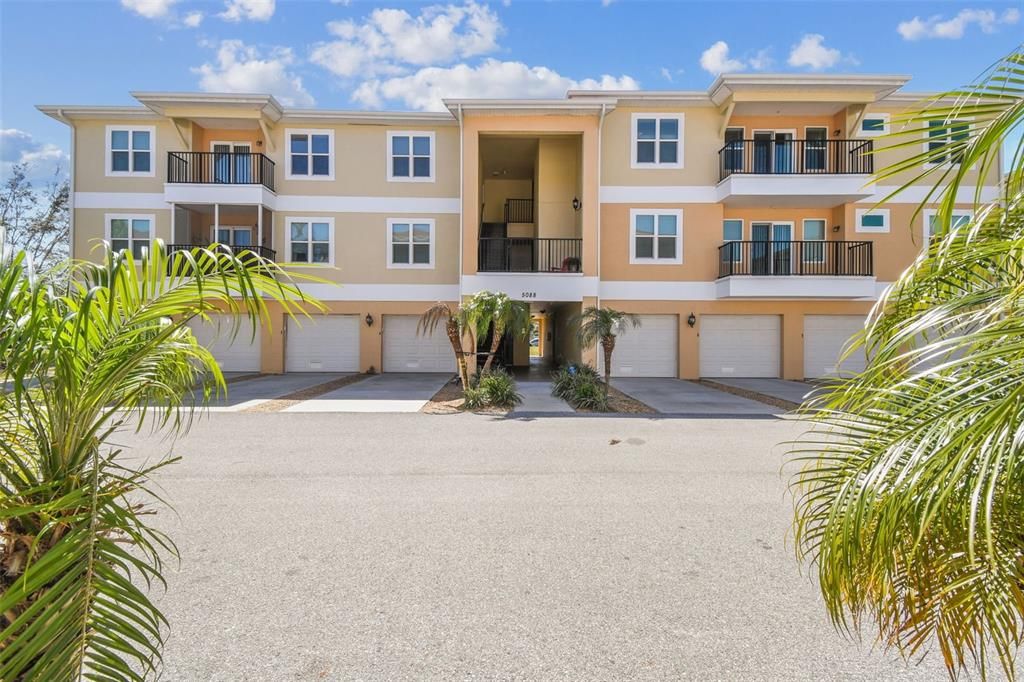 For Sale: $262,900 (3 beds, 2 baths, 1228 Square Feet)