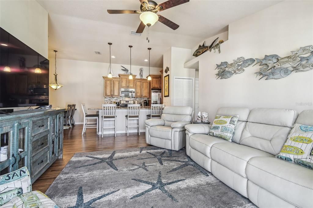 For Sale: $262,900 (3 beds, 2 baths, 1228 Square Feet)