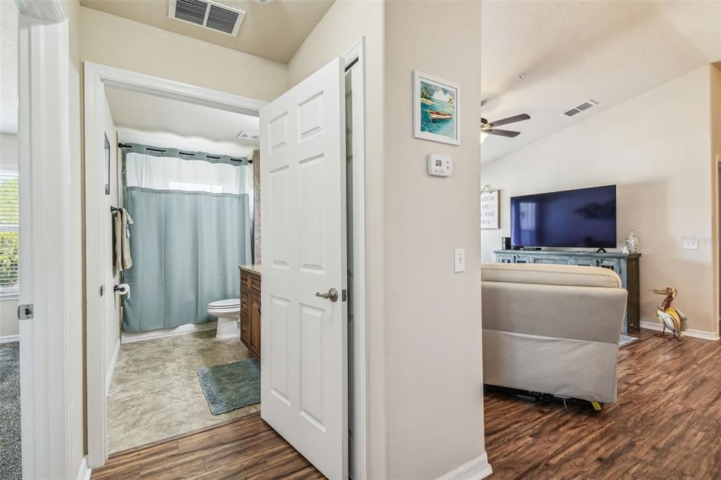 For Sale: $262,900 (3 beds, 2 baths, 1228 Square Feet)