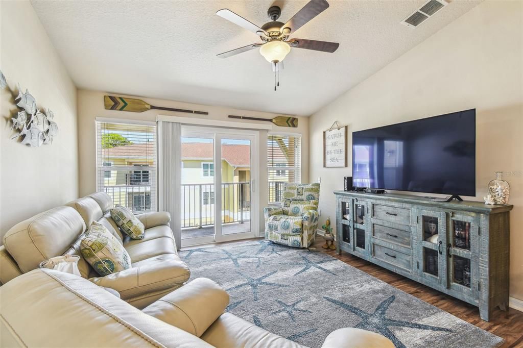 For Sale: $262,900 (3 beds, 2 baths, 1228 Square Feet)