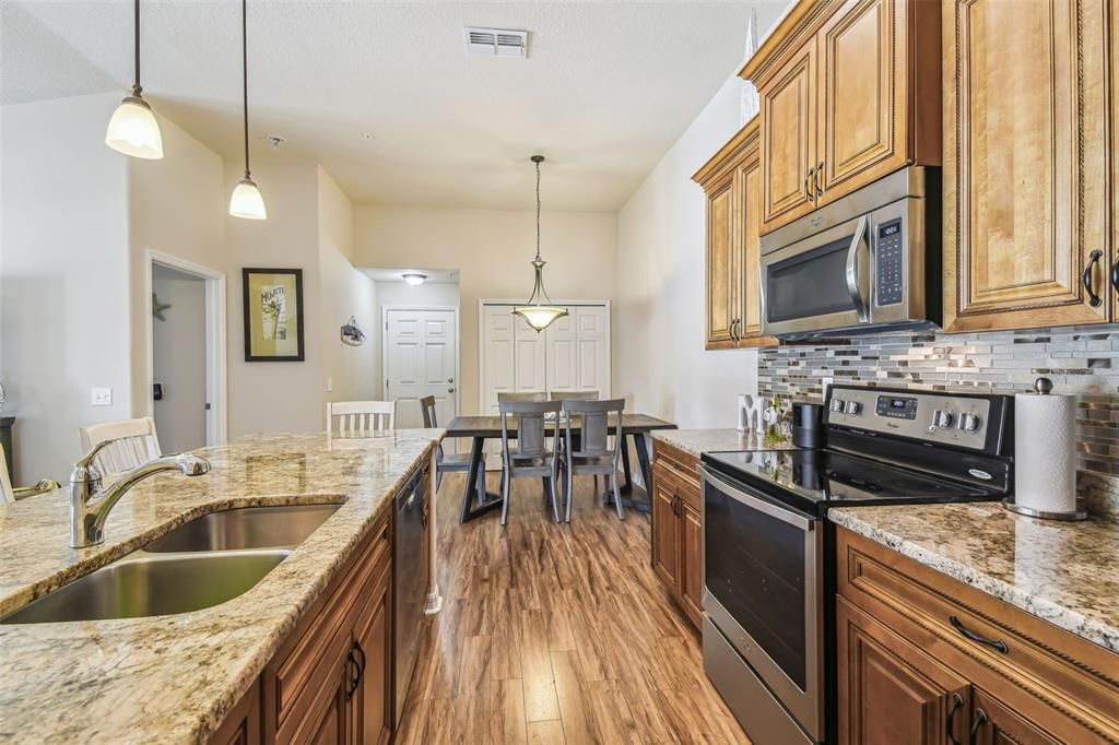 For Sale: $262,900 (3 beds, 2 baths, 1228 Square Feet)