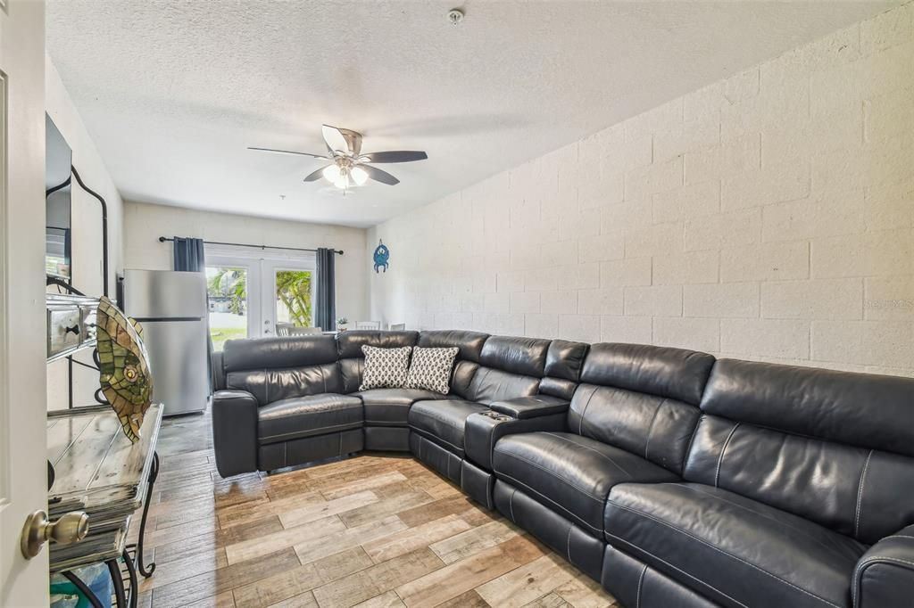 For Sale: $262,900 (3 beds, 2 baths, 1228 Square Feet)