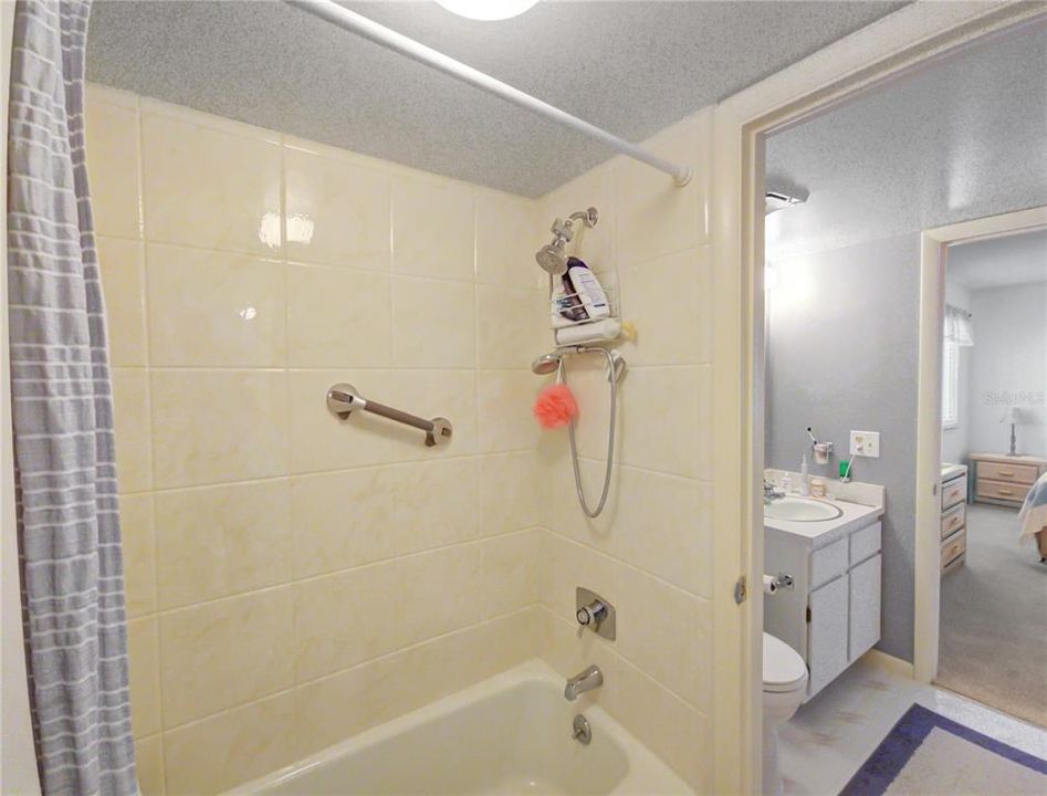 Active With Contract: $105,900 (2 beds, 1 baths, 1054 Square Feet)