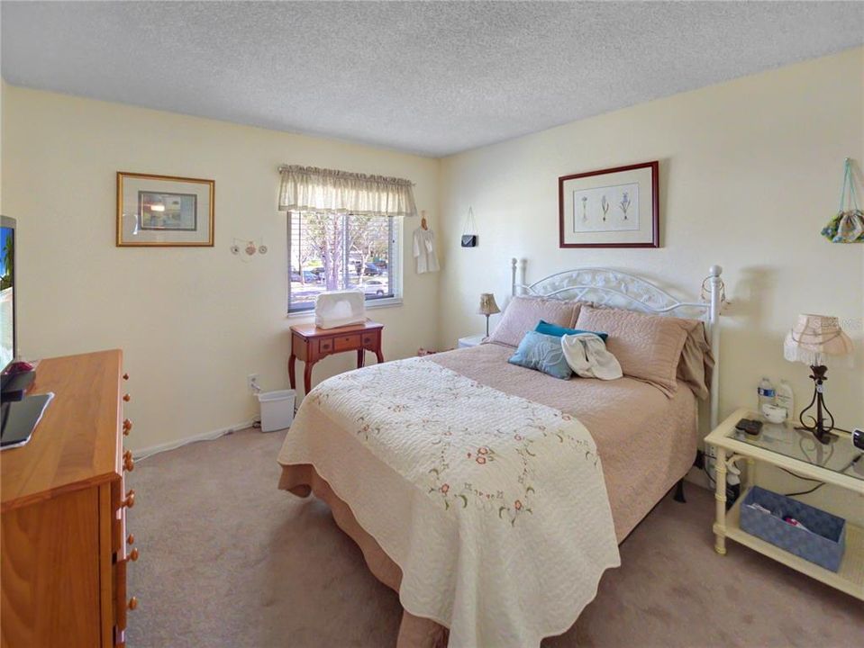 Active With Contract: $105,900 (2 beds, 1 baths, 1054 Square Feet)