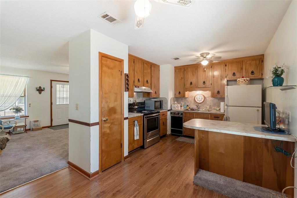 待售: $610,000 (7 贝兹, 3 浴室, 2774 平方英尺)