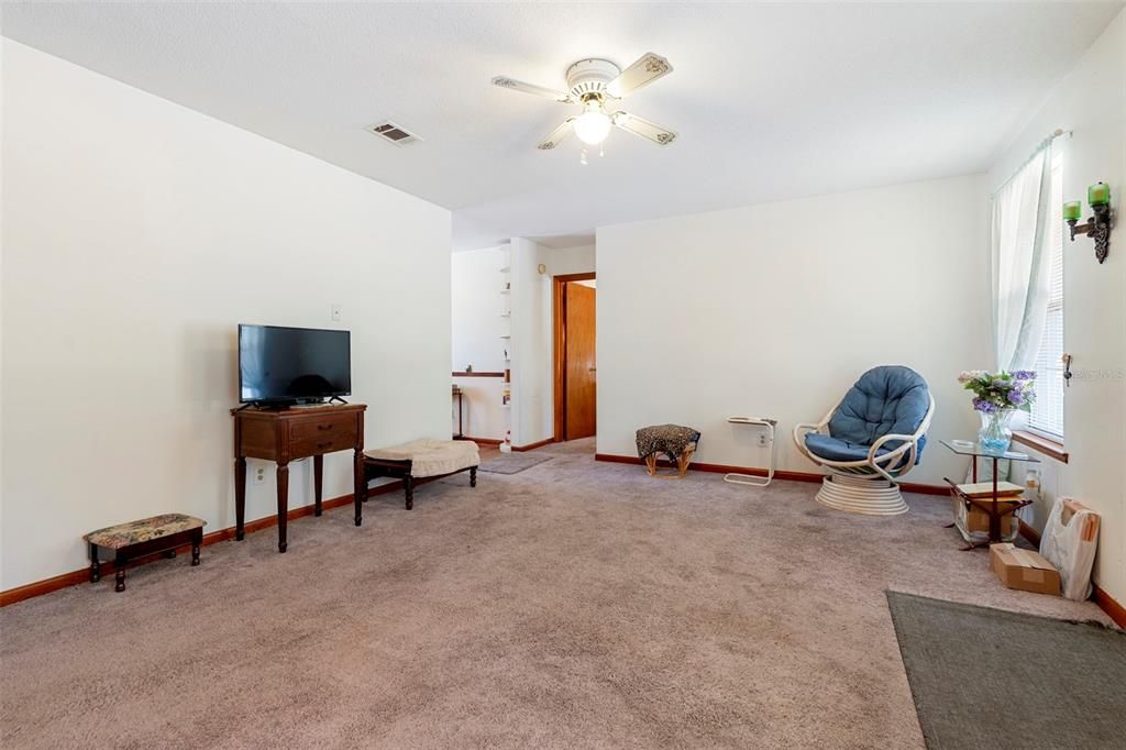 待售: $610,000 (7 贝兹, 3 浴室, 2774 平方英尺)