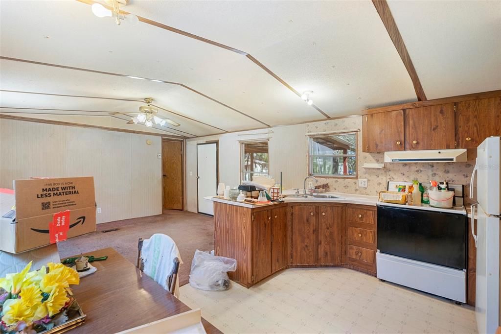 待售: $610,000 (7 贝兹, 3 浴室, 2774 平方英尺)