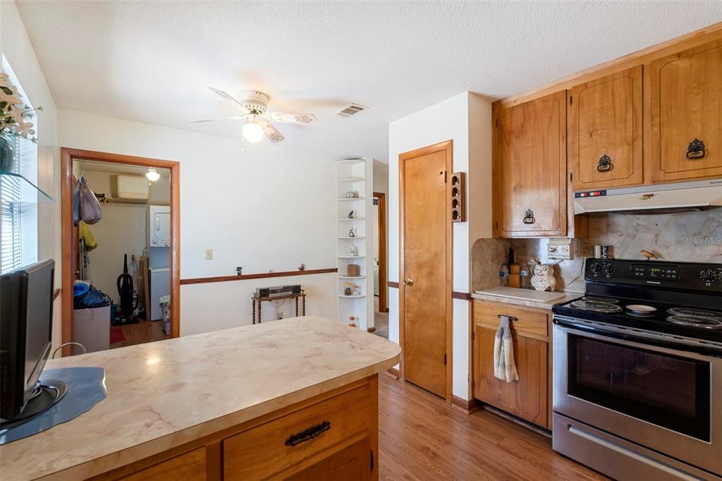 待售: $610,000 (7 贝兹, 3 浴室, 2774 平方英尺)