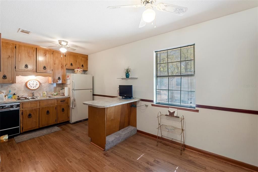 待售: $610,000 (7 贝兹, 3 浴室, 2774 平方英尺)